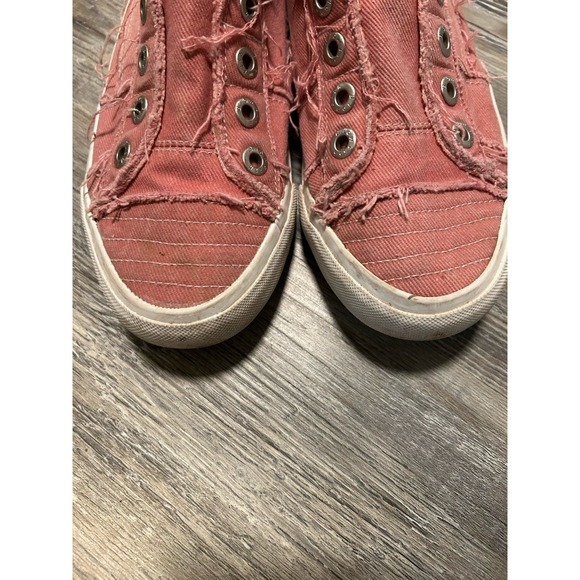 Women's Size 7.5 Blowfish Malibu Canvas Sneakers Pink/Rose Distressed Print - Picture 2 of 6
